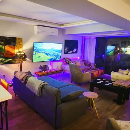 Elegant & Cozy Retreat Home, City Center Gem By The Seaside, Steps From The Tram İzmir Exterior photo