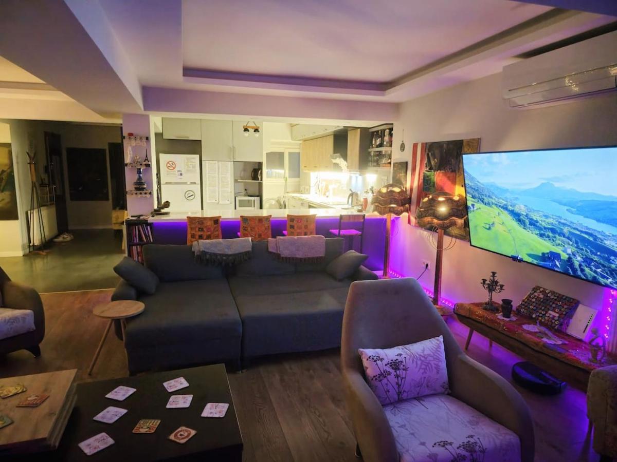 Апартаменти Elegant & Cozy Retreat Home, Center Gem By The Seaside, Steps From The Tram Ізмір