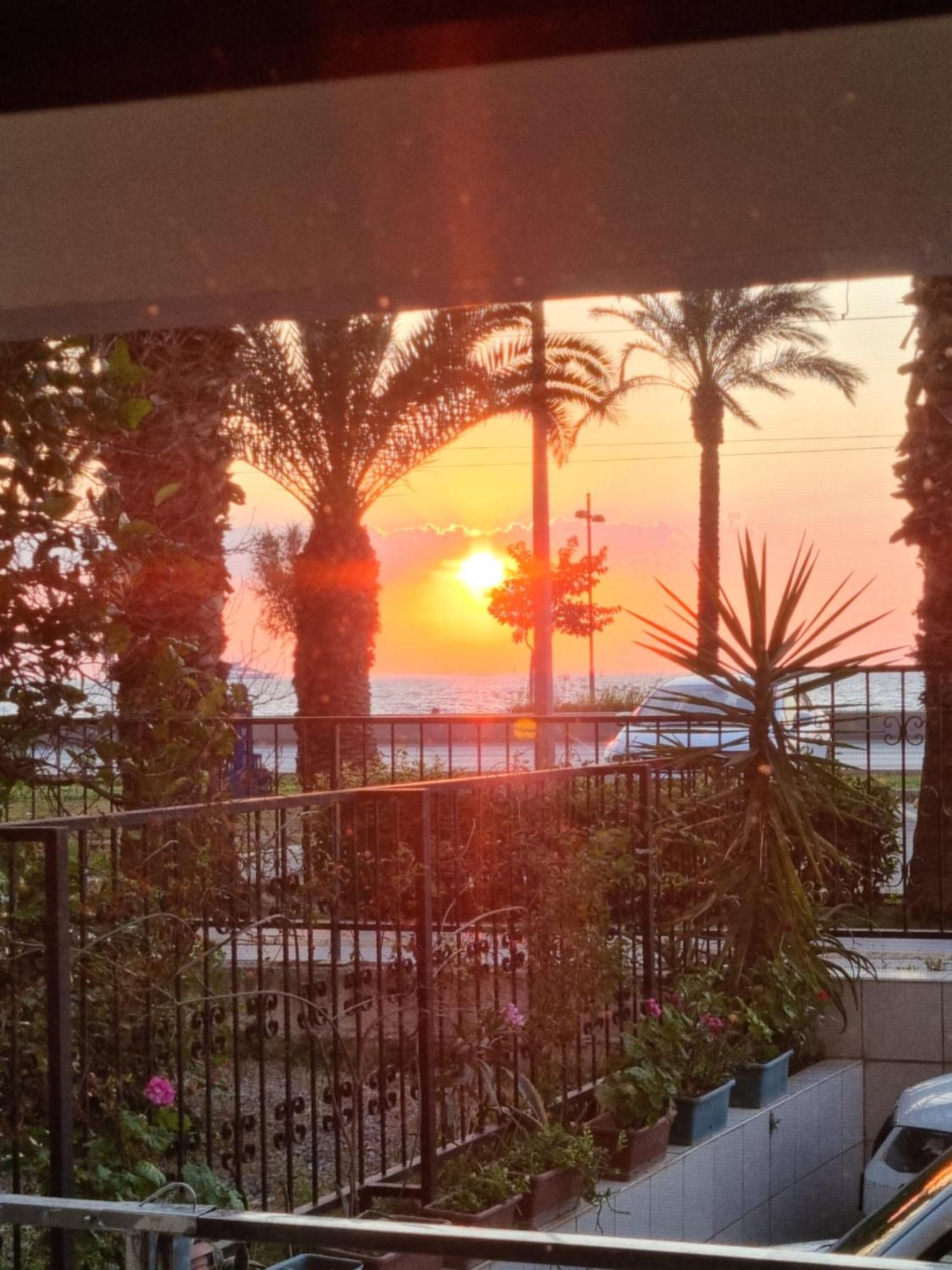 Апартаменти Elegant & Cozy Retreat Home, Center Gem By The Seaside, Steps From The Tram *