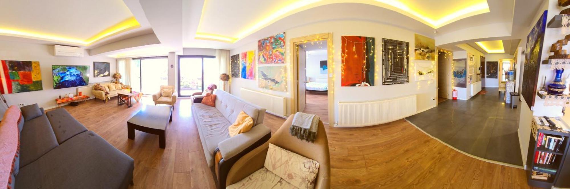 Апартаменти Elegant & Cozy Retreat Home, Center Gem By The Seaside, Steps From The Tram *