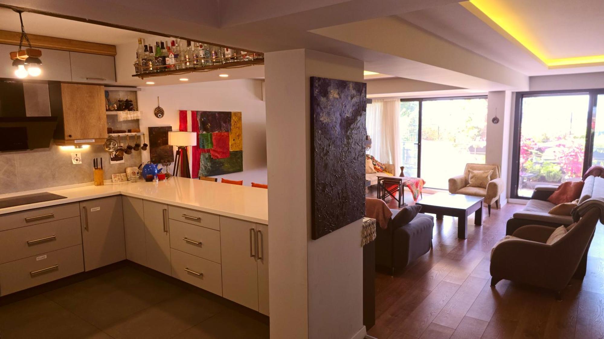 Апартаменти Elegant & Cozy Retreat Home, Center Gem By The Seaside, Steps From The Tram *